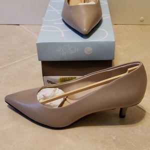 NIB Life Stride Heels